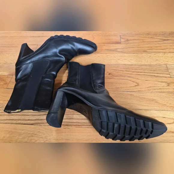 Elegant Black Leather Women's Boots - Picture 3 of 4